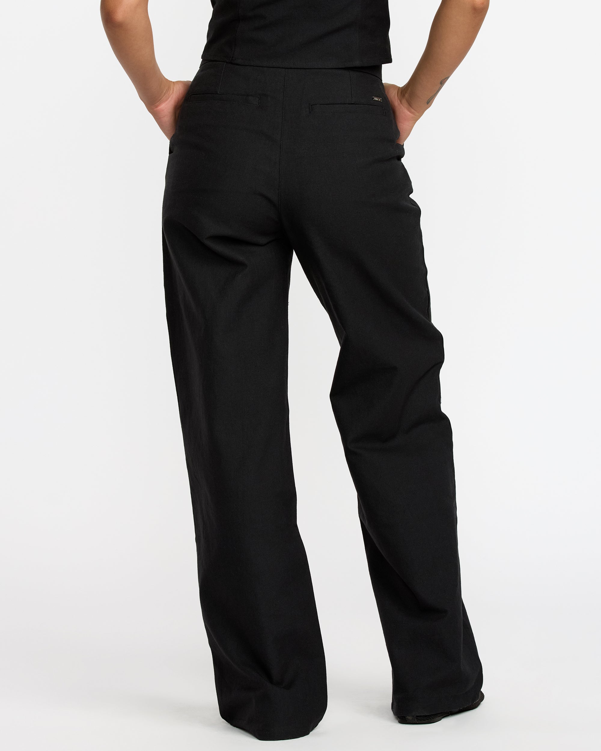 Bonnie Pant - Image 3